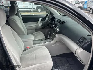 2011 Toyota Highlander with VIN 5TDZK3EH9BS035430, listed as a Copart auction lot 49536445 with 107,345 mi miles and Clean Title. Bid and sale history available at carsss.com. Image 5.