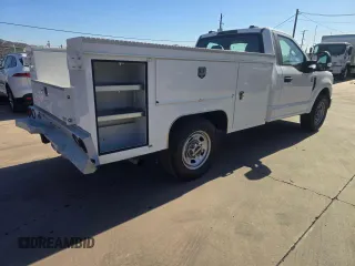 2022 Ford F-350 with VIN 1FDRF3E67NEC97018, listed as a Copart auction lot 41948425 with 60,422 mi miles and Salvage title. Bid and sale history available at DreamBid. Image 4.