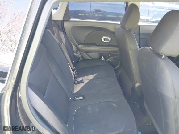 2015 Kia Soul with VIN KNDJN2A23F7131828, listed as a IAAI auction lot 41945277 with 150,000 mi miles. Bid and sale history available at carsss.com. Image 8.