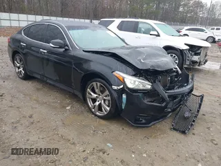 2015 Infiniti Q70 z VIN JN1BY1AR9FM561113, wystawiony jako IAAI lot #41541936 z przebiegiem 266 227 mil mil oraz . Historia ofert i sprzedaży dostępna na DreamBid. Obrazek 1.