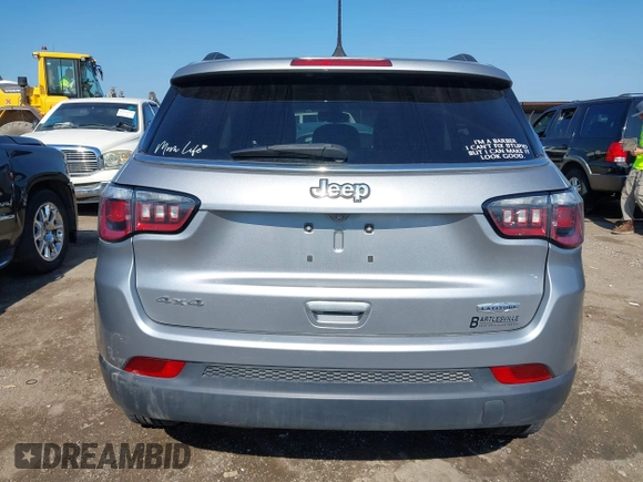 2017 Jeep Compass Latitude with VIN 3C4NJDBB4HT629073, listed as a IAAI auction lot 42231146 with 155,978 mi miles and . Bid and sale history available at DreamBid. Image 16.