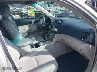 2011 Toyota Highlander with VIN 5TDZK3EH0BS036157, listed as a IAAI auction lot 41589348 with 182,005 mi miles. Bid and sale history available at carsss.com. Image 5.