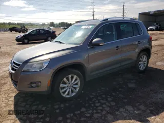 2011 Volkswagen Tiguan SEL z VIN WVGBV7AX4BW555091, wystawiony jako Copart lot #59993735 z przebiegiem 177 588 mil mil oraz Czysty tytuł • Clean title. Historia ofert i sprzedaży dostępna na DreamBid. Obrazek 1.