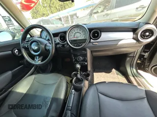 2012 MINI Clubman z VIN WMWZF3C53CT190083, wystawiony jako Copart lot #58027325 z przebiegiem 111 815 mil mil oraz Tytuł czysty. Historia ofert i sprzedaży dostępna na DreamBid. Obrazek 9.