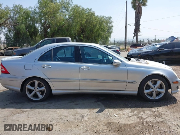 2005 Mercedes-Benz C 230 Kompressor с VIN WDBRF40J15A782461, выставлен на аукционе IAAI как лот 42119047 с пробегом Не указан миль и . История ставок и продаж доступна на DreamBid. Изображение 13.
