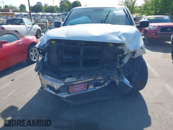 2018 Ram 1500 SLT z VIN 1C6RR6GG7JS324269, wystawiony jako IAAI lot #42148220 z przebiegiem 159 296 mil mil oraz . Historia ofert i sprzedaży dostępna na DreamBid. Obrazek 6.