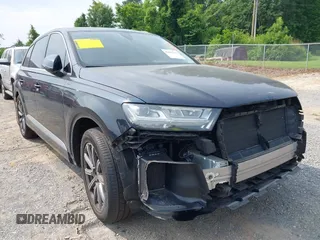 2017 Audi Q7 Premium Plus z VIN WA1LAAF78HD024548, wystawiony jako IAAI lot #42403316 z przebiegiem 105 592 mil mil oraz . Historia ofert i sprzedaży dostępna na DreamBid. Obrazek 6.