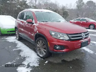 2016 Volkswagen Tiguan SE z VIN WVGBV7AX6GW058163, wystawiony jako IAAI lot #41565973 z przebiegiem 109 106 mil mil oraz . Historia ofert i sprzedaży dostępna na DreamBid. Obrazek 1.