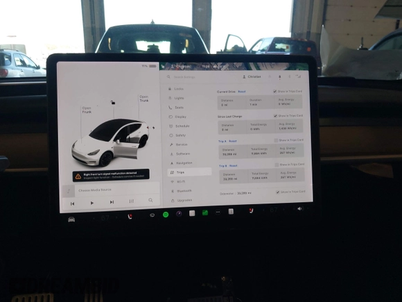 2021 Tesla Model Y Performance with VIN 5YJYGDEF4MF263473, listed as a IAAI auction lot 41851083 with 39,289 mi miles and . Bid and sale history available at DreamBid. Image 7.