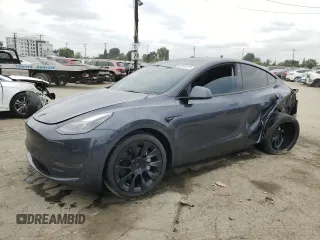 2024 Tesla Model Y Long Range with VIN 7SAYGDEE1RA232941, listed as a Copart auction lot 58850175 with 10,806 mi miles and Salvage title. Bid and sale history available at DreamBid. Image 1.