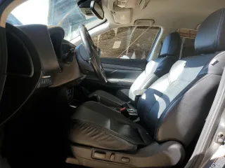 2020 Mitsubishi Outlander SE z VIN JA4AD3A3XLZ035349, wystawiony jako Copart lot #61215315 z przebiegiem 124 728 mil mil oraz Czysty tytuł • Clean title. Historia ofert i sprzedaży dostępna na DreamBid. Obrazek 7.