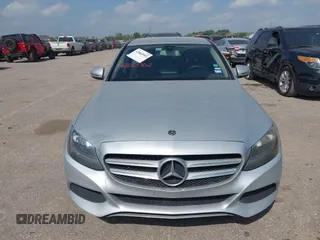 2017 Mercedes-Benz C 300 z VIN 55SWF4JB6HU231626, wystawiony jako IAAI lot #42065902 z przebiegiem 74 607 mil mil oraz . Historia ofert i sprzedaży dostępna na DreamBid. Obrazek 13.