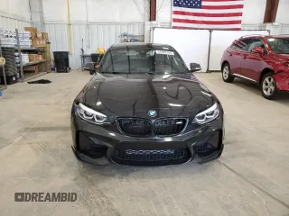 2018 BMW M2 z VIN WBS1J5C51J7B70216, wystawiony jako Copart lot #54983755 z przebiegiem 80 398 mil mil oraz Tytuł czysty. Historia ofert i sprzedaży dostępna na DreamBid. Obrazek 5.