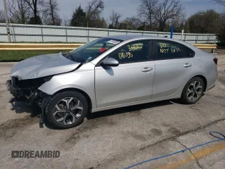 2021 Kia Forte LXS z VIN 3KPF24AD2ME297122, wystawiony jako Copart lot #47649085 z przebiegiem Nie podano mil oraz Czysty tytuł • Clean title. Historia ofert i sprzedaży dostępna na DreamBid. Obrazek 1.