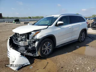 2018 Toyota Highlander SE z VIN 5TDJZRFH2JS538211, wystawiony jako Copart lot #53752065 z przebiegiem 58 706 mil mil oraz Szkoda całkowita • Salvage title. Historia ofert i sprzedaży dostępna na DreamBid. Obrazek 1.