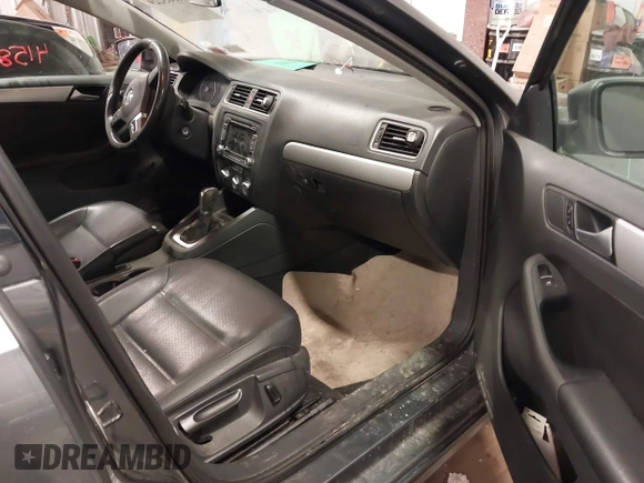 2013 Volkswagen Jetta SE с VIN 3VWDP7AJ6DM430886, выставлен на аукционе IAAI как лот 41585229 с пробегом 176 446 миль миль и . История ставок и продаж доступна на DreamBid. Изображение 5.