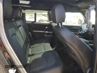 2024 Land Rover Defender X-Dynamic SE z VIN SALE27EU2R2317552, wystawiony jako Copart lot #57918485 z przebiegiem 19 517 mil mil oraz Szkoda całkowita • Salvage title. Historia ofert i sprzedaży dostępna na DreamBid. Obrazek 11.