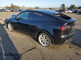 2022 Tesla Model Y Long Range with VIN 7SAYGAEE1NF562042, listed as a Copart auction lot 45702845 with 34,240 mi miles and Salvage Title. Bid and sale history available at carsss.com. Image 2.