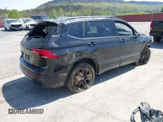 2022 Volkswagen Tiguan SE R-Line Black z VIN 3VV8B7AX8NM083992, wystawiony jako IAAI lot #42101368 z przebiegiem 40 319 mil mil oraz . Historia ofert i sprzedaży dostępna na DreamBid. Obrazek 4.