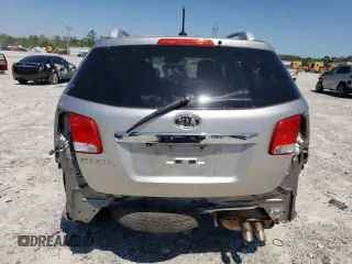 2013 Kia Sorento LX z VIN 5XYKT3A6XDG408459, wystawiony jako Copart lot #52556785 z przebiegiem 195 680 mil mil oraz Szkoda całkowita • Salvage title. Historia ofert i sprzedaży dostępna na DreamBid. Obrazek 6.