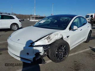 2025 Tesla Model 3 Long Range z VIN 5YJ3E1EB3SF911796, wystawiony jako IAAI lot #41753091 z przebiegiem 1 751 mil mil oraz . Historia ofert i sprzedaży dostępna na DreamBid. Obrazek 6.