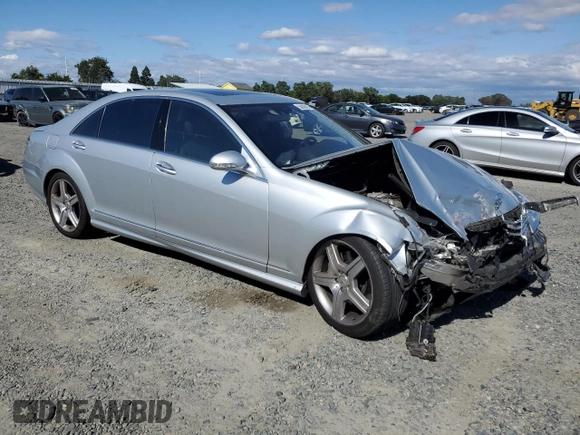 2008 Mercedes-Benz S 550 z VIN WDDNG86X98A210581, wystawiony jako Copart lot #56899455 z przebiegiem 65 763 mil mil oraz Szkoda całkowita • Salvage title. Historia ofert i sprzedaży dostępna na DreamBid. Obrazek 4.