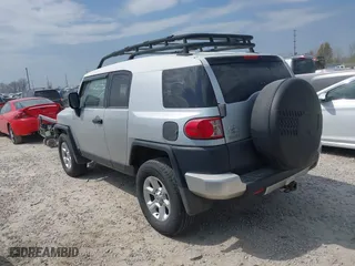 2007 Toyota FJ Cruiser with VIN JTEBU11F270030712, listed as a IAAI auction lot 42076564 with 265,000 mi miles. Bid and sale history available at carsss.com. Image 14.