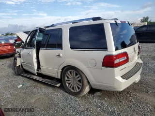 2012 Lincoln Navigator with VIN 5LMJJ2H57CEL07484, listed as a Copart auction lot 71379224 with 186,884 mi miles and Clean Title. Bid and sale history available at carsss.com. Image 2.