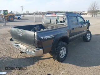 2014 Toyota Tacoma with VIN 3TMLU4EN3EM151545, listed as a IAAI auction lot 41821451 with 261,311 mi miles. Bid and sale history available at carsss.com. Image 4.