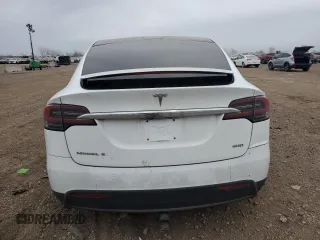 2016 Tesla Model X 70D z VIN 5YJXCBE25GF016928, wystawiony jako Copart lot #83615564 z przebiegiem Nie podano mil oraz Szkoda całkowita • Salvage title. Historia ofert i sprzedaży dostępna na DreamBid. Obrazek 6.