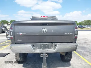2018 Ram 2500 Big Horn z VIN 3C6UR5ML2JG368807, wystawiony jako IAAI lot #42159084 z przebiegiem 142 326 mil mil oraz . Historia ofert i sprzedaży dostępna na DreamBid. Obrazek 17.