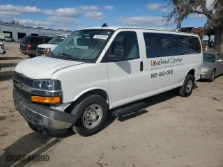 2017 Chevrolet Express Passenger LT with VIN 1GAZGPFF7H1134008, listed as a Copart auction lot 82833454 with 43,877 mi miles and Salvage Title. Bid and sale history available at carsss.com. Image 1.