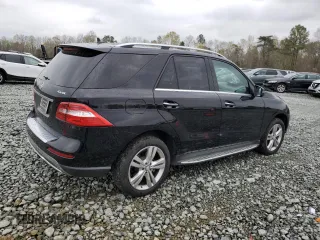 2015 Mercedes-Benz M 350 z VIN 4JGDA5HB7FA456058, wystawiony jako Copart lot #51798205 z przebiegiem 136 148 mil mil oraz Szkoda całkowita • Salvage title. Historia ofert i sprzedaży dostępna na DreamBid. Obrazek 3.