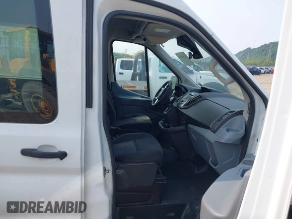 2019 Ford Transit Passenger XL z VIN 1FBAX2CM8KKA31115, wystawiony jako IAAI lot #42366286 z przebiegiem 222 359 mil mil oraz . Historia ofert i sprzedaży dostępna na DreamBid. Obrazek 5.
