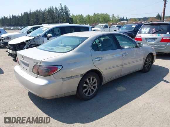 2002 Lexus ES 300 with VIN JTHBF30G320044114, listed as a IAAI auction lot 42104340 with 306,739 mi miles. Bid and sale history available at carsss.com. Image 4.