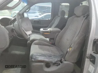 2002 Ford F-150 XL z VIN 1FTRX17W52NA62115, wystawiony jako Copart lot #50415375 z przebiegiem 145 361 mil mil oraz Szkoda całkowita • Salvage title. Historia ofert i sprzedaży dostępna na DreamBid. Obrazek 7.