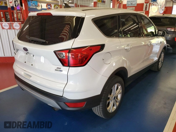 2019 Ford Escape SE z VIN 1FMCU9GD9KUB11829, wystawiony jako IAAI lot #42399993 z przebiegiem 81 910 mil mil oraz . Historia ofert i sprzedaży dostępna na DreamBid. Obrazek 21.