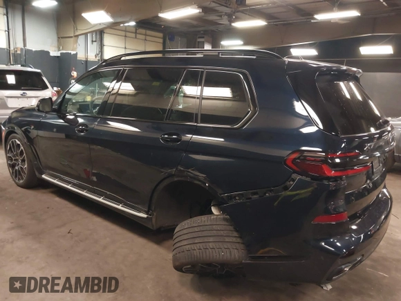 2025 BMW X7 xDrive40i with VIN 5UX23EM02S9X10070, listed as a IAAI auction lot 41735838 with 5,523 mi miles. Bid and sale history available at carsss.com. Image 6.