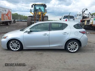 2013 Lexus CT 200h z VIN JTHKD5BH4D2165247, wystawiony jako IAAI lot #42191913 z przebiegiem 113 331 mil mil oraz . Historia ofert i sprzedaży dostępna na DreamBid. Obrazek 14.