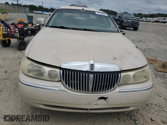 2001 Lincoln Town Car Cartier L z VIN 1LNHM85W61Y640344, wystawiony jako Copart lot #74755564 z przebiegiem Nie podano mil oraz Szkoda całkowita • Salvage title. Historia ofert i sprzedaży dostępna na DreamBid. Obrazek 5.