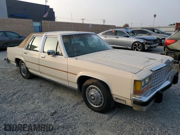 1986 Ford Crown Victoria z VIN 2FABP43F4GX118923, wystawiony jako Copart lot #76413794 z przebiegiem 74 097 mil mil oraz Tytuł czysty. Historia ofert i sprzedaży dostępna na DreamBid. Obrazek 4.