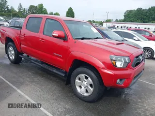 2015 Toyota Tacoma z VIN 3TMLU4EN3FM197975, wystawiony jako IAAI lot #42329957 z przebiegiem 97 887 mil mil oraz . Historia ofert i sprzedaży dostępna na DreamBid. Obrazek 1.