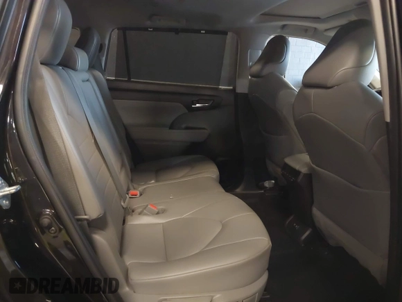 2021 Toyota Highlander XLE with VIN 5TDHZRBH1MS106203, listed as a IAAI auction lot 42645027 with 59,172 mi miles and . Bid and sale history available at DreamBid. Image 8.