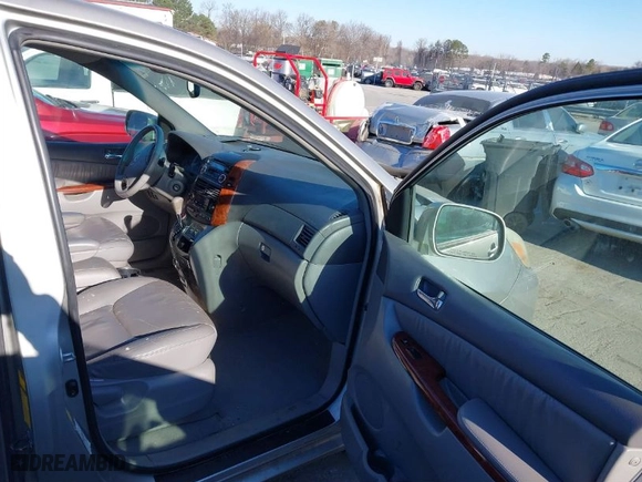2004 Toyota Sienna XLE with VIN 5TDBA22C44S025446, listed as a IAAI auction lot 41714488 with 189,447 mi miles. Bid and sale history available at carsss.com. Image 5.