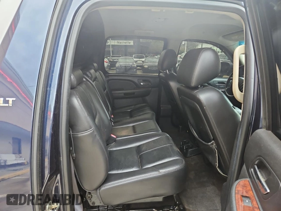 2010 Chevrolet Avalanche LT with VIN 3GNNCFE09AG124832, listed as a Copart auction lot 81128834 with 136,595 mi miles and Clean Title. Bid and sale history available at carsss.com. Image 6.
