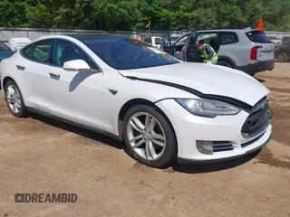 2013 Tesla Model S с VIN 5YJSA1CN6DFP21076, выставлен на аукционе IAAI как лот 41984834 с пробегом 154 662 миль миль и . История ставок и продаж доступна на DreamBid. Изображение 1.