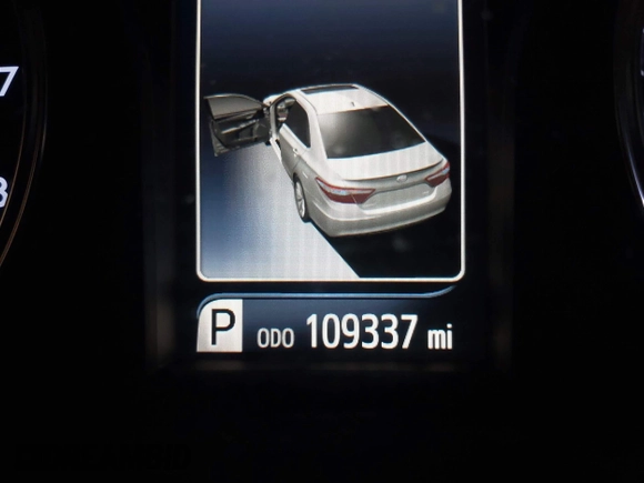 2016 Toyota Camry XLE with VIN 4T1BF1FK9GU555940, listed as a IAAI auction lot 42044492 with 109,337 mi miles and . Bid and sale history available at DreamBid. Image 15.