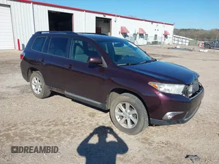 2013 Toyota Highlander z VIN 5TDZK3EH1DS108535, wystawiony jako IAAI lot #41643087 z przebiegiem 98 687 mil mil oraz . Historia ofert i sprzedaży dostępna na DreamBid. Obrazek 1.