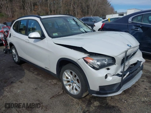 2015 BMW X1 xDrive28i with VIN WBAVL1C59FVY40443, listed as a IAAI auction lot 41777176 with 91,560 mi miles. Bid and sale history available at carsss.com. Image 1.