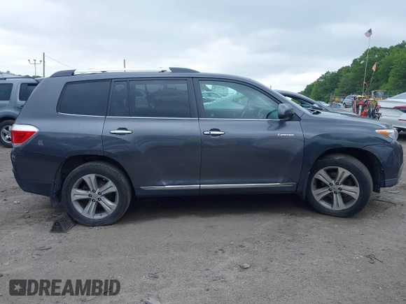 2013 Toyota Highlander Limited z VIN 5TDDK3EH0DS201184, wystawiony jako IAAI lot #42428945 z przebiegiem 179 518 mil mil oraz . Historia ofert i sprzedaży dostępna na DreamBid. Obrazek 13.